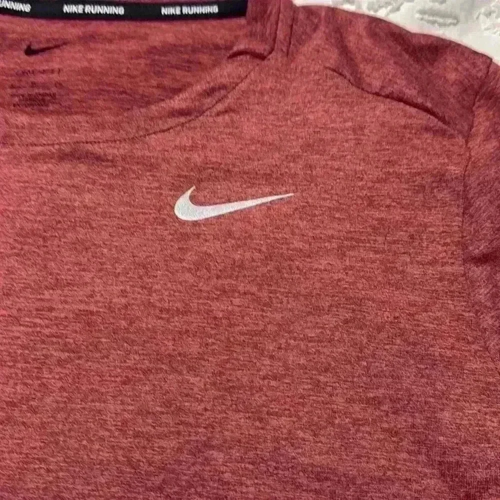 Nike Element Running Crew Long Sleeve Dri-Fit Men’s Burgandy Top Size Small NWT